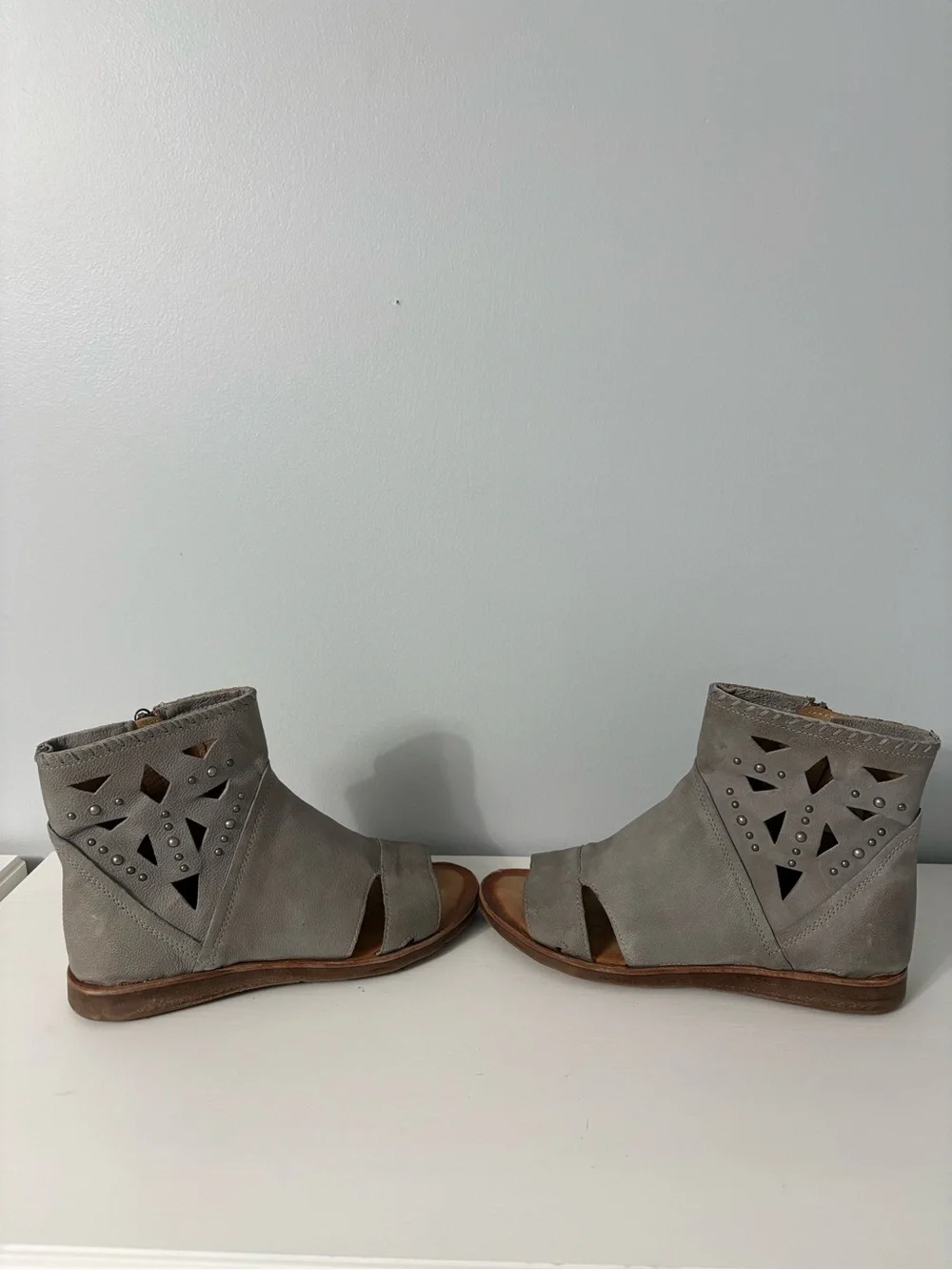 Miz Mooz Fletcher Glacier Grey Studded Boho Leather Flat Gladiator Sandals 38